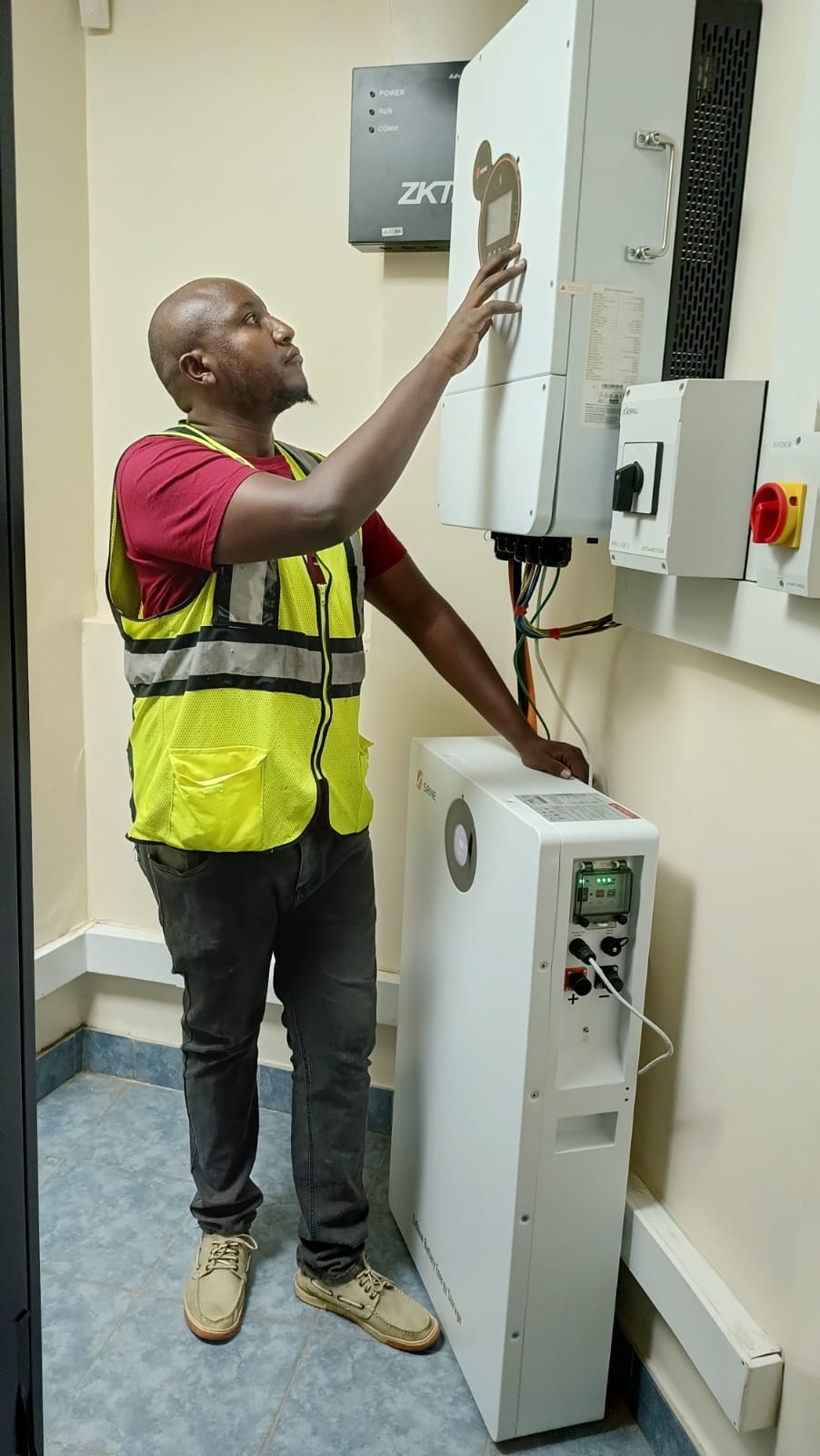Project 23 - Hybrid Inverter